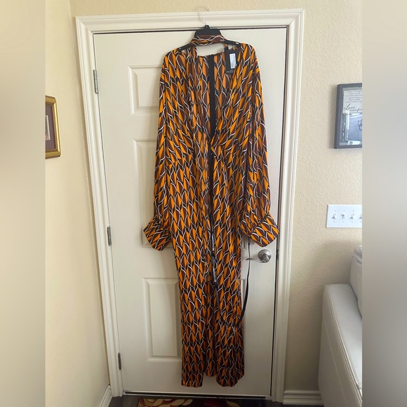 PrettyLittleThing Dresses & Skirts - Pretty Little Things Maxi Dress with Bishop Sleeves